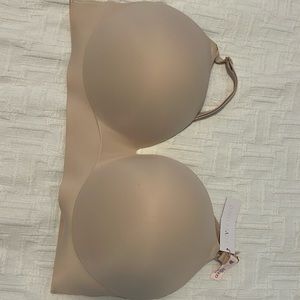 NWT Victoria’s Secret love cloud wireless bra 38DDD